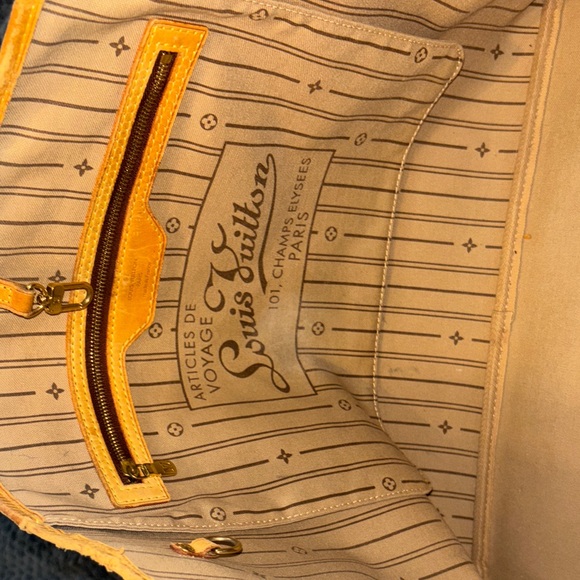 Louis Vuitton Neverfull GM Tote Bag - Picture 4 of 14